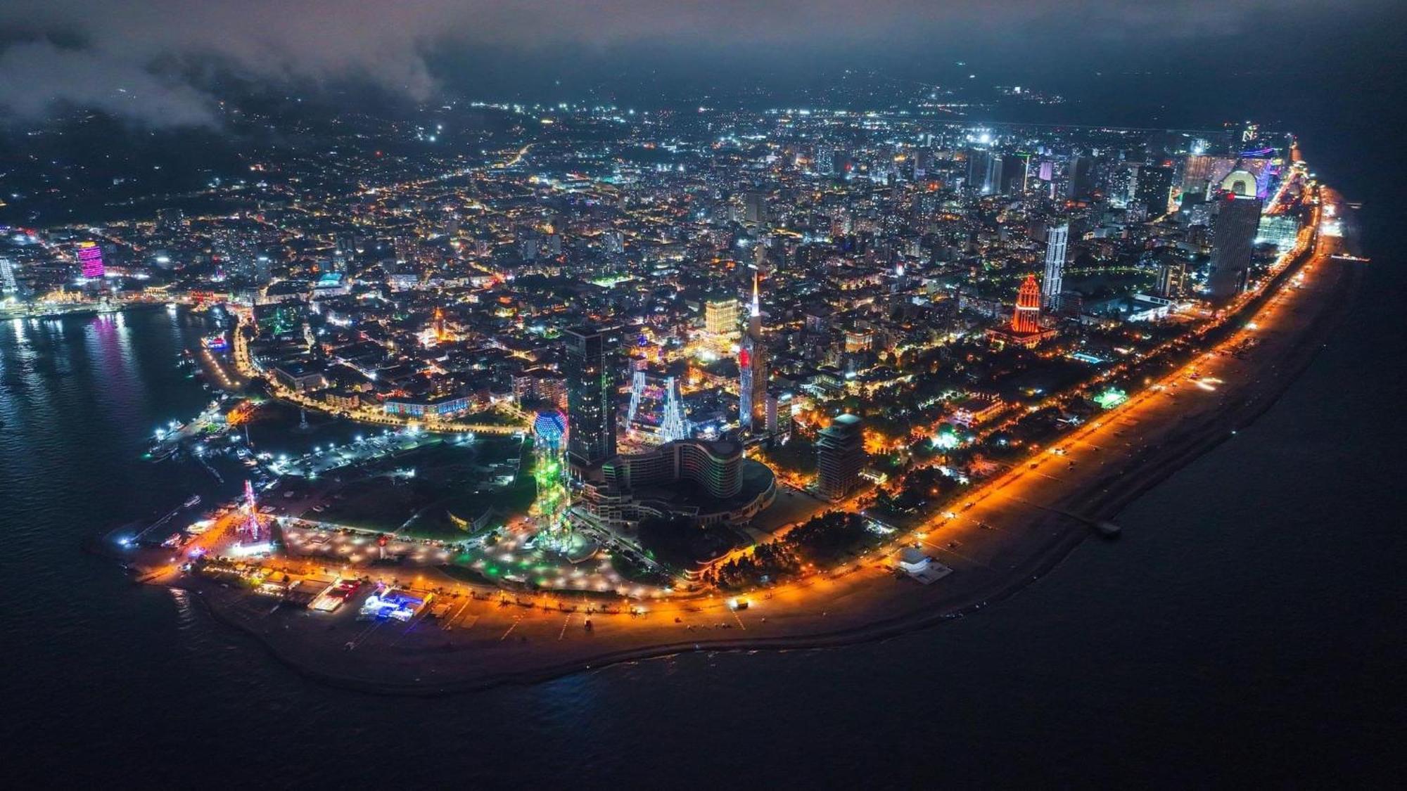 Panorama Sea View Central City Batumi & Aparthotel Exterior photo