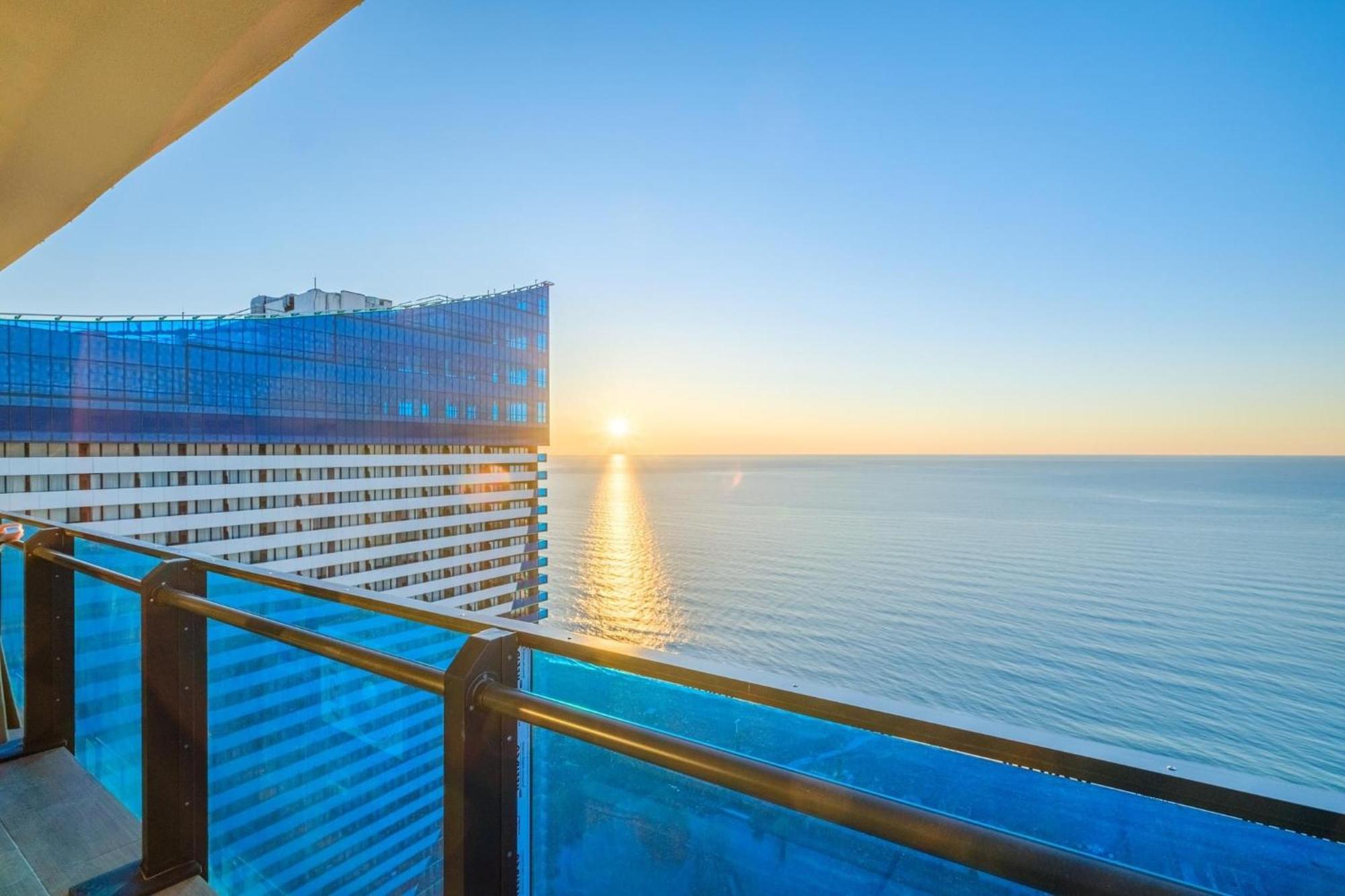 Panorama Sea View Central City Batumi & Aparthotel Exterior photo