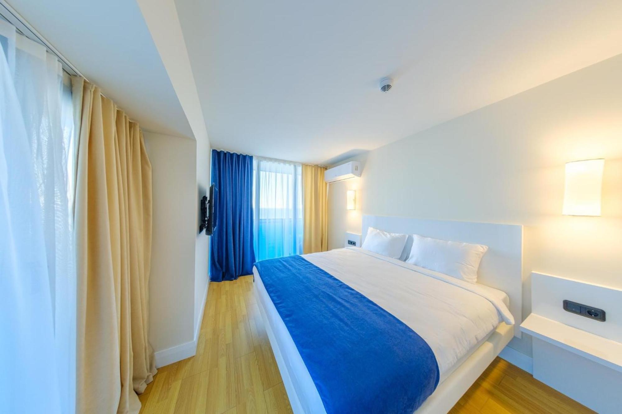 Panorama Sea View Central City Batumi & Aparthotel Exterior photo